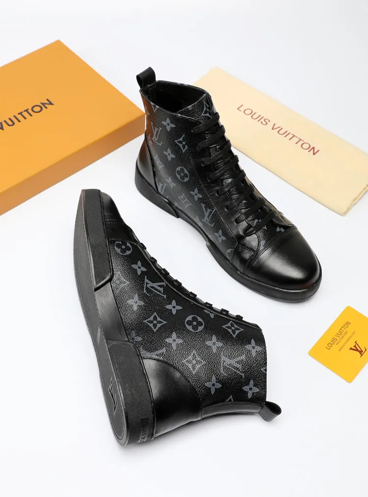 Factory price: 400💰LV official website popular series 🇮🇹🇮🇹1:1 production, selected high-end imported cowhide, sheepskin padding inside sheepskin, paired with Louis Vuitton Monogram Ecli men's shoes 💰se canvas and pure black rubber soles, the ultimate simple design, the perfect interpretation of the latest inspiration for shoes, the integration of classics and fashion, 🔍🔍high quality, worthy of your possession. The bottom car line will never be unglued. Sellers are welcome to sell as shown in the picture above. We can send one piece on behalf of you. The code number is 38-44 (45 codes can be customized)